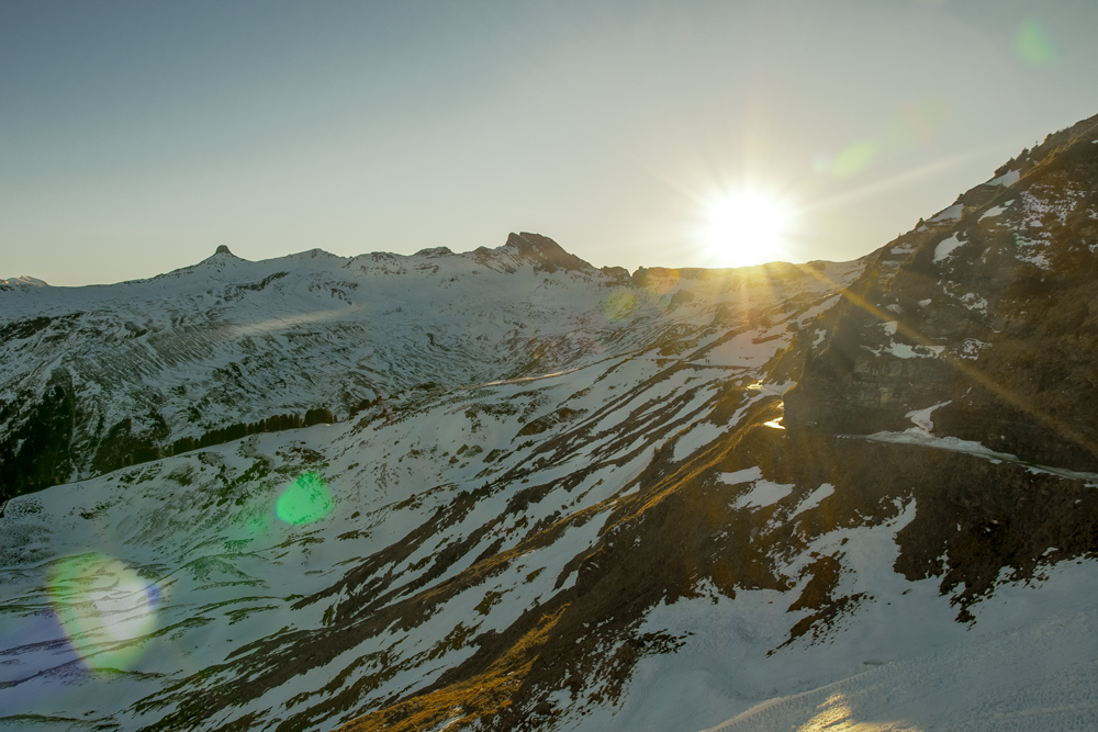 Eguzki sartze bat mendi goietan (Sunset in the high mountains)