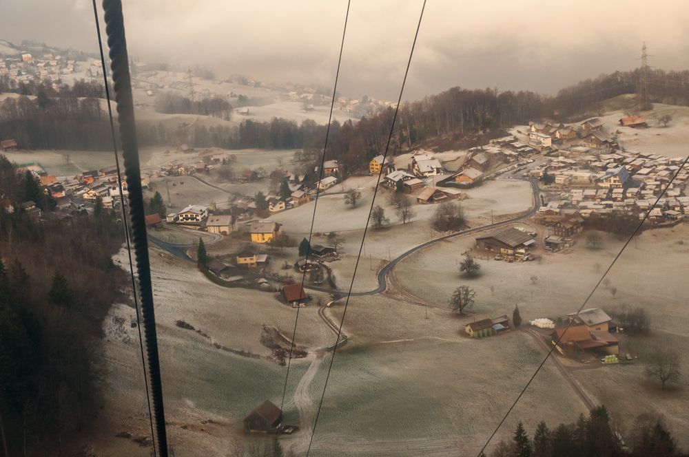 Menditik behera funikalarrean (Down the mountain by cable car)