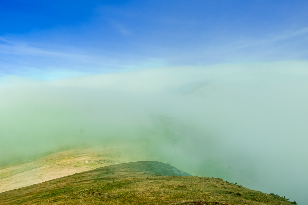 Lanbroa gailurran (Fog in the summit)